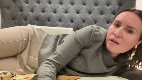 Nadia Ferreira  online show from December 11, 4:31 pm