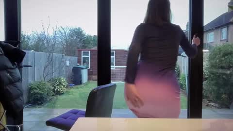 Nadia Ferreira  online show from February 10, 1:44 pm