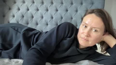 Nadia Ferreira  online show from September 30, 9:25 am