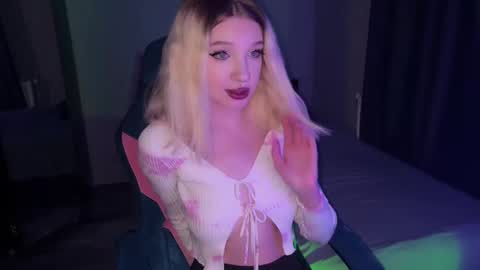 Snapshot of eazylove156 chatting on March 5, 1:10 am Michael online show from March 5, 1:10 am