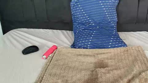 Snapshot of ebony_angelina chatting on October 17, 9:01 am Angelina online show from October 17, 9:01 am