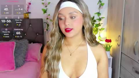 Snapshot of ebony_curly2 chatting on October 18, 11:27 pm isa online show from October 18, 11:27 pm