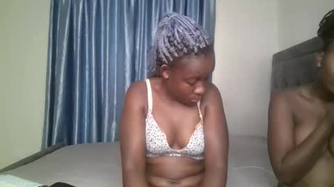 Snapshot of ebony_doll11 chatting on November 2, 5:32 am melons online show from November 2, 5:32 am