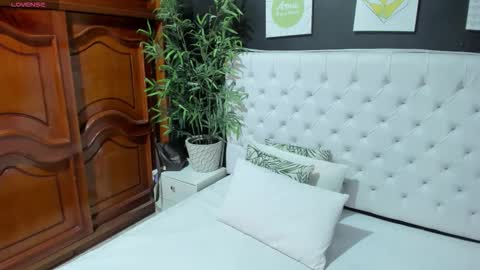 ebony_katterin online show from October 18, 11:00 am