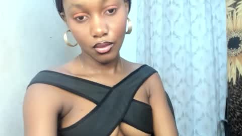 Snapshot of ebony_slimgirl2 chatting on November 28, 5:59 pm Ebony-slimgirl2 online show from November 28, 5:59 pm