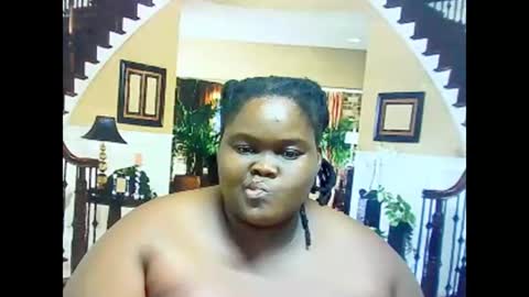 Snapshot of ebonyhotbuns4u2luv chatting on February 25, 1:06 pm ebonyhotbuns4u2luv online show from February 25, 1:06 pm