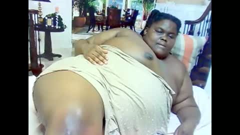 Snapshot of ebonyhotbuns4u2luv chatting on February 26, 6:54 pm ebonyhotbuns4u2luv online show from February 26, 6:54 pm