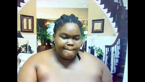 Snapshot of ebonyhotbuns4u2luv chatting on March 8, 10:11 am ebonyhotbuns4u2luv online show from March 8, 10:11 am