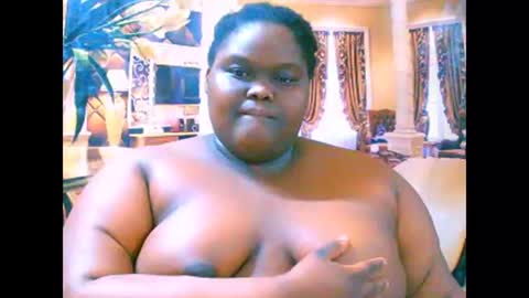 Snapshot of ebonyhotbuns4u2luv chatting on September 17, 10:00 pm ebonyhotbuns4u2luv online show from September 17, 10:00 pm