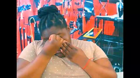 Snapshot of ebonyhotbuns4u2luv chatting on November 17, 9:26 am ebonyhotbuns4u2luv online show from November 17, 9:26 am