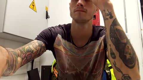 Snapshot of ed_big_cock chatting on March 9, 1:15 pm Edd Gallego online show from March 9, 1:15 pm