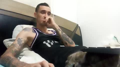 Snapshot of ed_big_cock chatting on November 19, 4:29 pm Edd Gallego online show from November 19, 4:29 pm