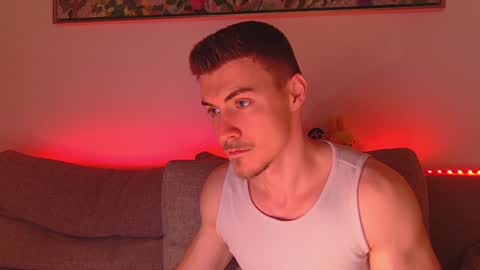 Snapshot of eddieds chatting on December 4, 2:42 am Eddie online show from December 4, 2:42 am