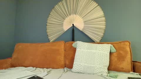 Snapshot of eddieds chatting on December 18, 3:04 am Eddie online show from December 18, 3:04 am