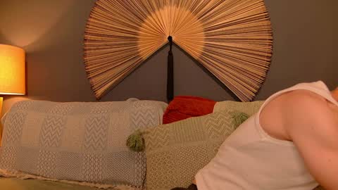 Snapshot of eddieds chatting on January 28, 2:43 am Eddie online show from January 28, 2:43 am