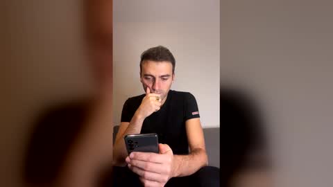 Snapshot of edo1994_ chatting on December 14, 7:18 pm Eddy online show from December 14, 7:18 pm