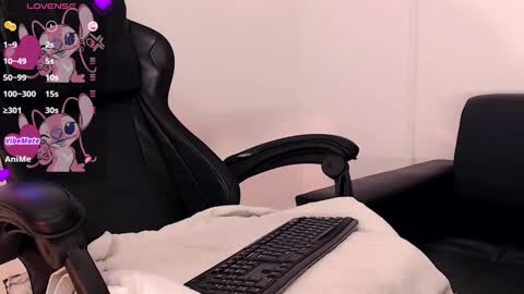 eileenn tanihara online show from January 13, 9:31 pm