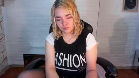 Eily online show from November 6, 1:23 pm