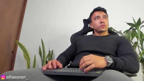 Snapshot of eithanconor1 chatting on September 12, 2:22 am EITHAN CONOR online show from September 12, 2:22 am