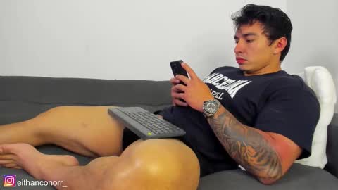 Snapshot of eithanconor1 chatting on December 1, 3:00 am EITHAN CONOR online show from December 1, 3:00 am