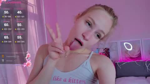 Snapshot of el1s_evans chatting on February 26, 10:04 am please read my bio there is information about private shows and about my personality online show from February 26, 10:04 am