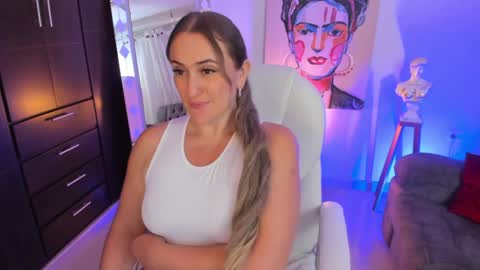 Snapshot of ela_ps chatting on January 30, 3:19 pm LOREIN online show from January 30, 3:19 pm