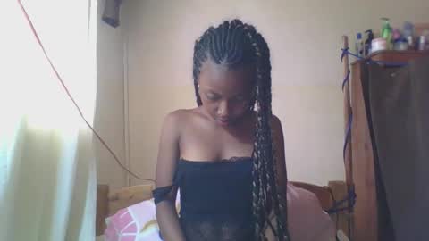 Snapshot of elalia1234 chatting on December 15, 8:29 am elalia1234 online show from December 15, 8:29 am