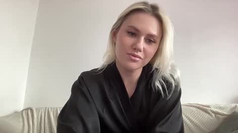 elaraluxxxe online show from September 24, 9:56 am