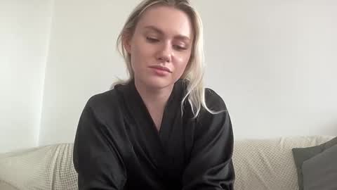 elaraluxxxe online show from October 14, 10:05 am