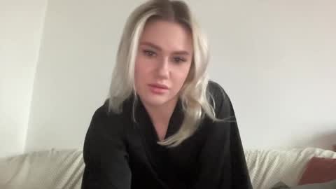 elaraluxxxe online show from November 4, 11:09 am