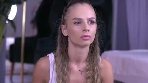 elarashine online show from September 12, 9:04 pm