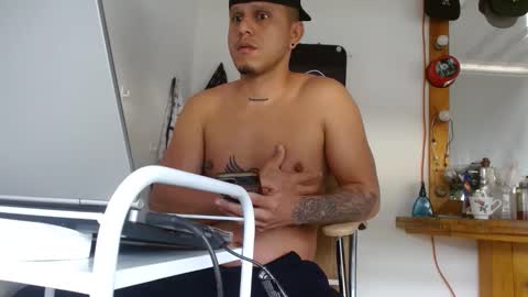 Snapshot of elbarbero21 chatting on November 2, 2:30 pm elbarbero21 online show from November 2, 2:30 pm