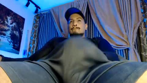 Snapshot of elcaballeroblack chatting on October 25, 7:08 pm elcaballeroblack online show from October 25, 7:08 pm