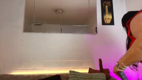 elenna_boobs_ online show from October 1, 6:19 am