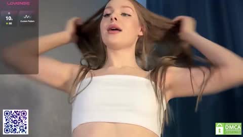 Snapshot of eli_zabeta chatting on January 18, 1:51 pm Elizabeth Lizi online show from January 18, 1:51 pm