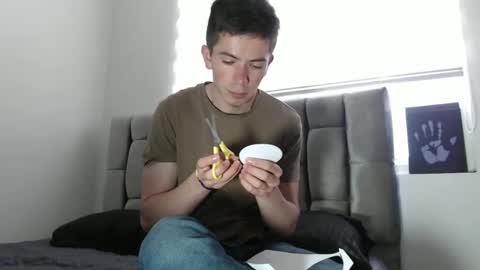 Snapshot of elian_tg chatting on December 31, 5:29 pm Elian online show from December 31, 5:29 pm