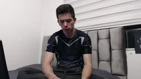 Snapshot of elian_tg chatting on March 3, 12:04 am Elian online show from March 3, 12:04 am