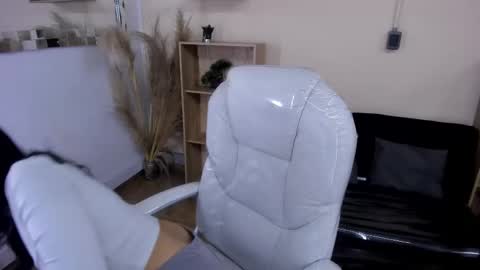 Eliie online show from September 26, 8:35 pm