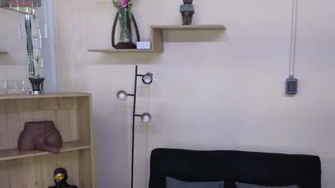 Eliie online show from November 18, 9:08 pm