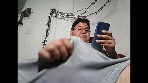 Snapshot of elimposstor chatting on December 3, 3:09 am elimposstor online show from December 3, 3:09 am