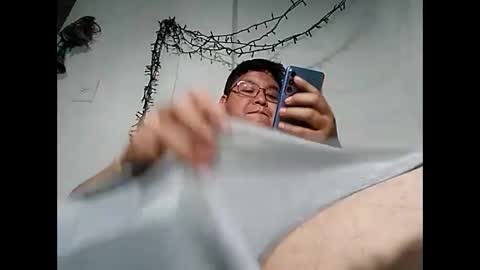 Snapshot of elimposstor chatting on December 3, 10:40 pm elimposstor online show from December 3, 10:40 pm