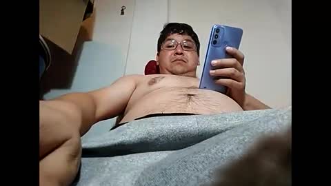 Snapshot of elimposstor chatting on December 19, 2:12 am elimposstor online show from December 19, 2:12 am