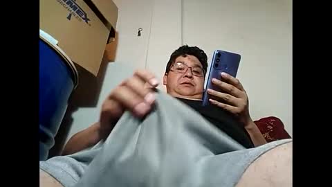 Snapshot of elimposstor chatting on December 22, 12:07 am elimposstor online show from December 22, 12:07 am