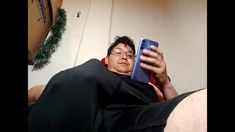 Snapshot of elimposstor chatting on December 28, 6:08 pm elimposstor online show from December 28, 6:08 pm