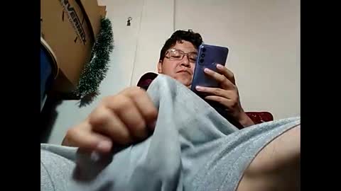 Snapshot of elimposstor chatting on December 31, 12:46 pm elimposstor online show from December 31, 12:46 pm