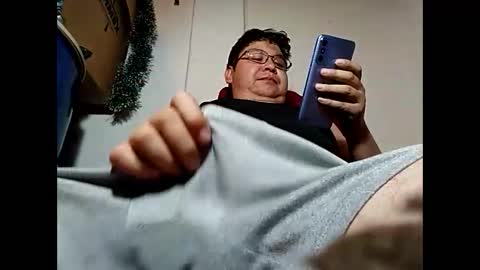 Snapshot of elimposstor chatting on January 3, 12:11 am elimposstor online show from January 3, 12:11 am