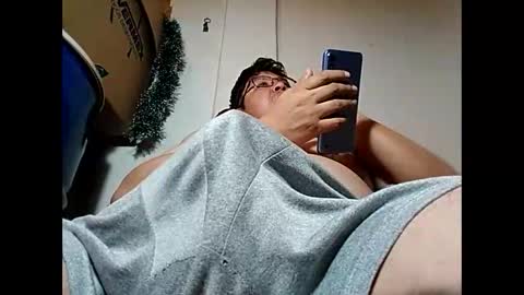 Snapshot of elimposstor chatting on January 5, 8:52 pm elimposstor online show from January 5, 8:52 pm