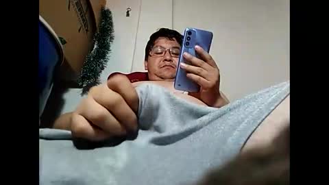 Snapshot of elimposstor chatting on January 7, 2:31 am elimposstor online show from January 7, 2:31 am