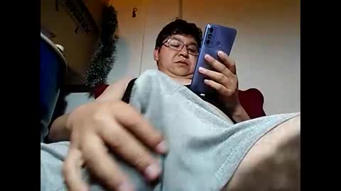 Snapshot of elimposstor chatting on January 11, 2:47 pm elimposstor online show from January 11, 2:47 pm