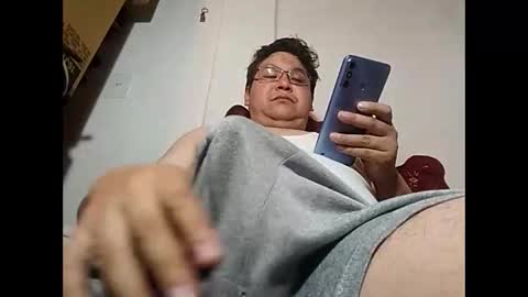 Snapshot of elimposstor chatting on January 26, 2:52 pm elimposstor online show from January 26, 2:52 pm